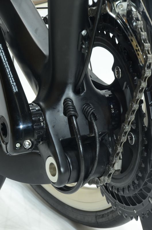 ボトムブラケット後方より、車体折りたたみます [ライトモデル(R7000系105)]