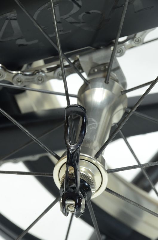 前輪固定プレート(兼ダウンチューブプロテクター)使用例 前輪固定プレート(兼ダウンチューブプロテクター)使用例